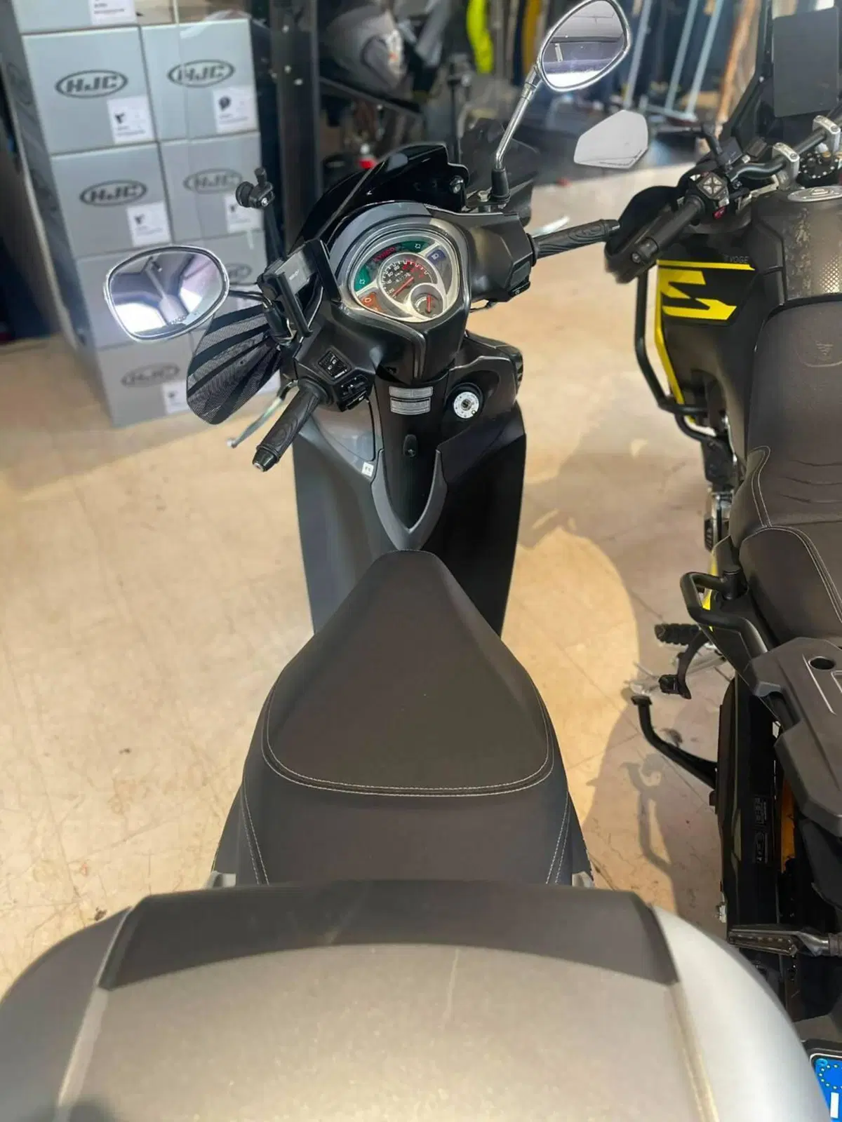 Kymco People 125i One (2021 - 25) (6)