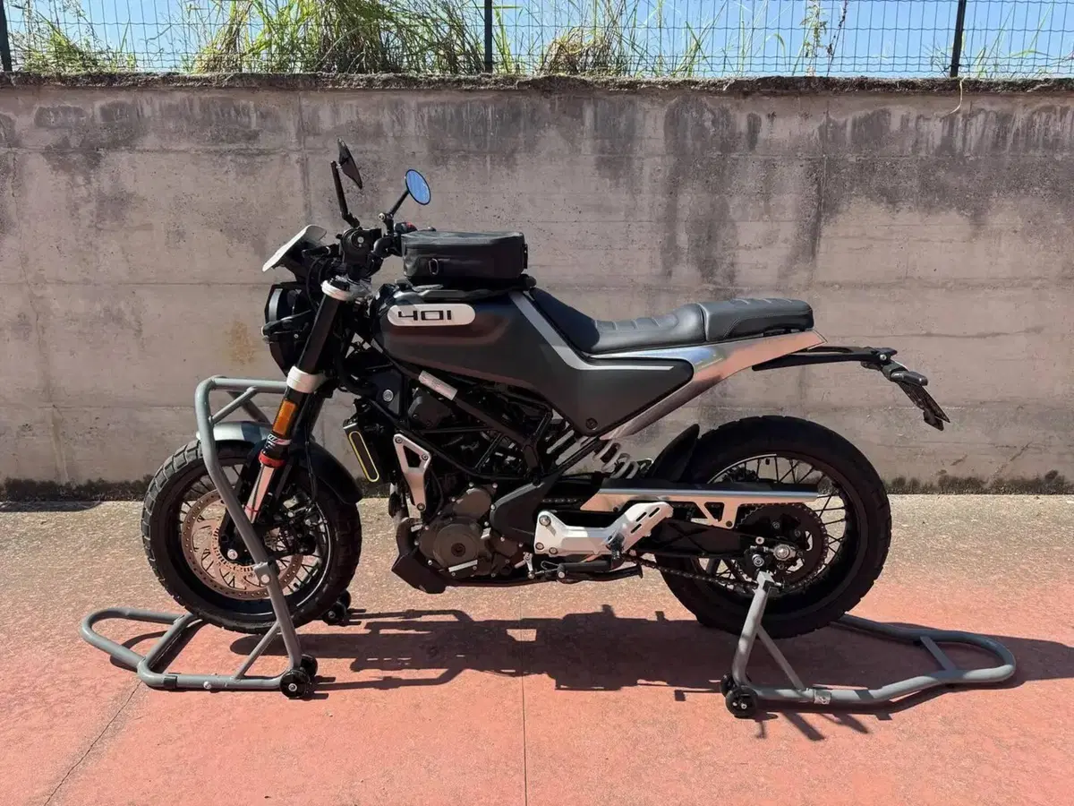 Husqvarna Svartpilen 401 (2020) (2)