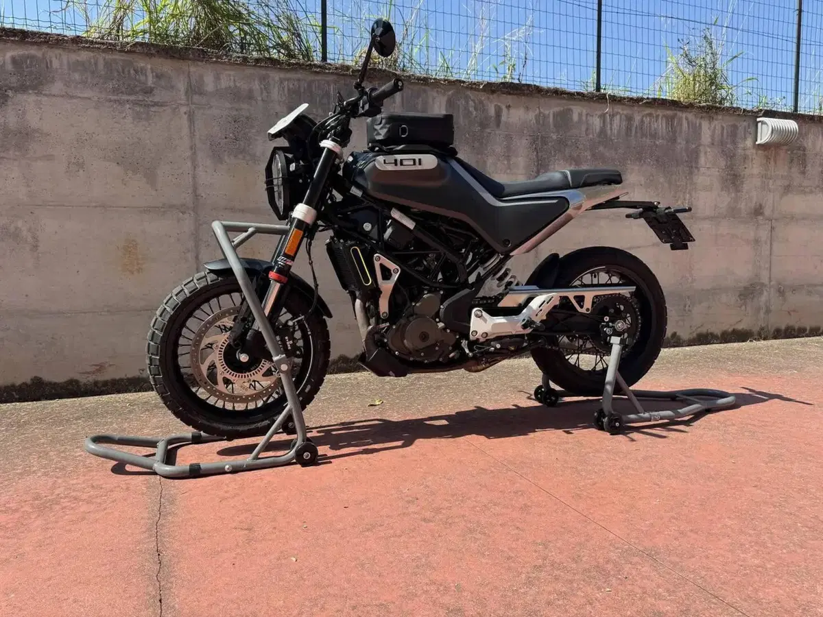Husqvarna Svartpilen 401 (2020) (4)