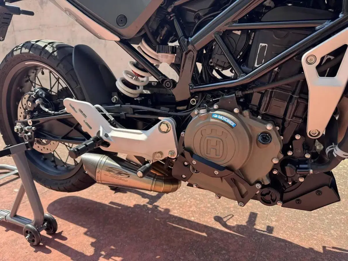 Husqvarna Svartpilen 401 (2020) (8)