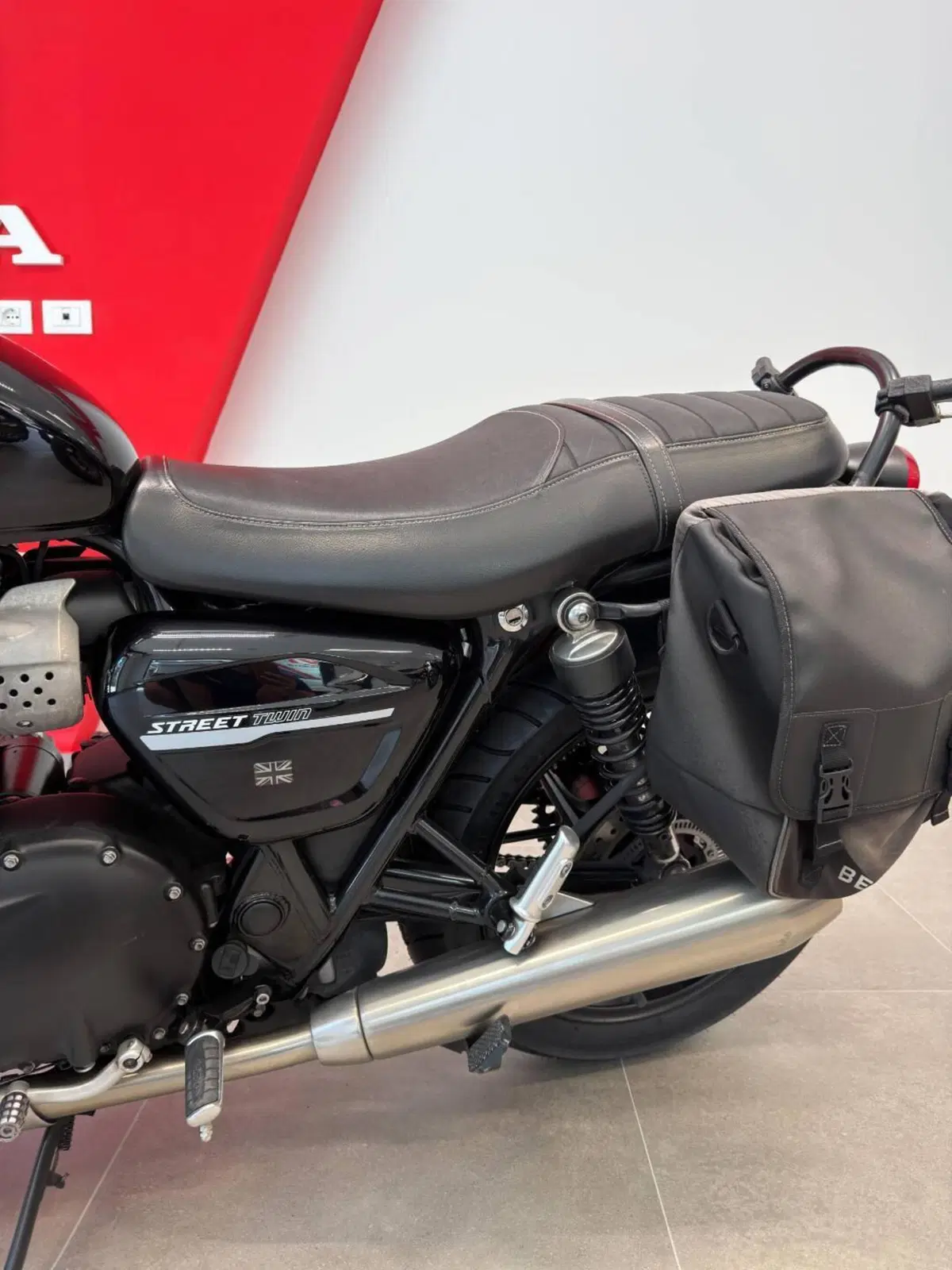 Triumph Street Twin 900 (2019 - 20) (3)