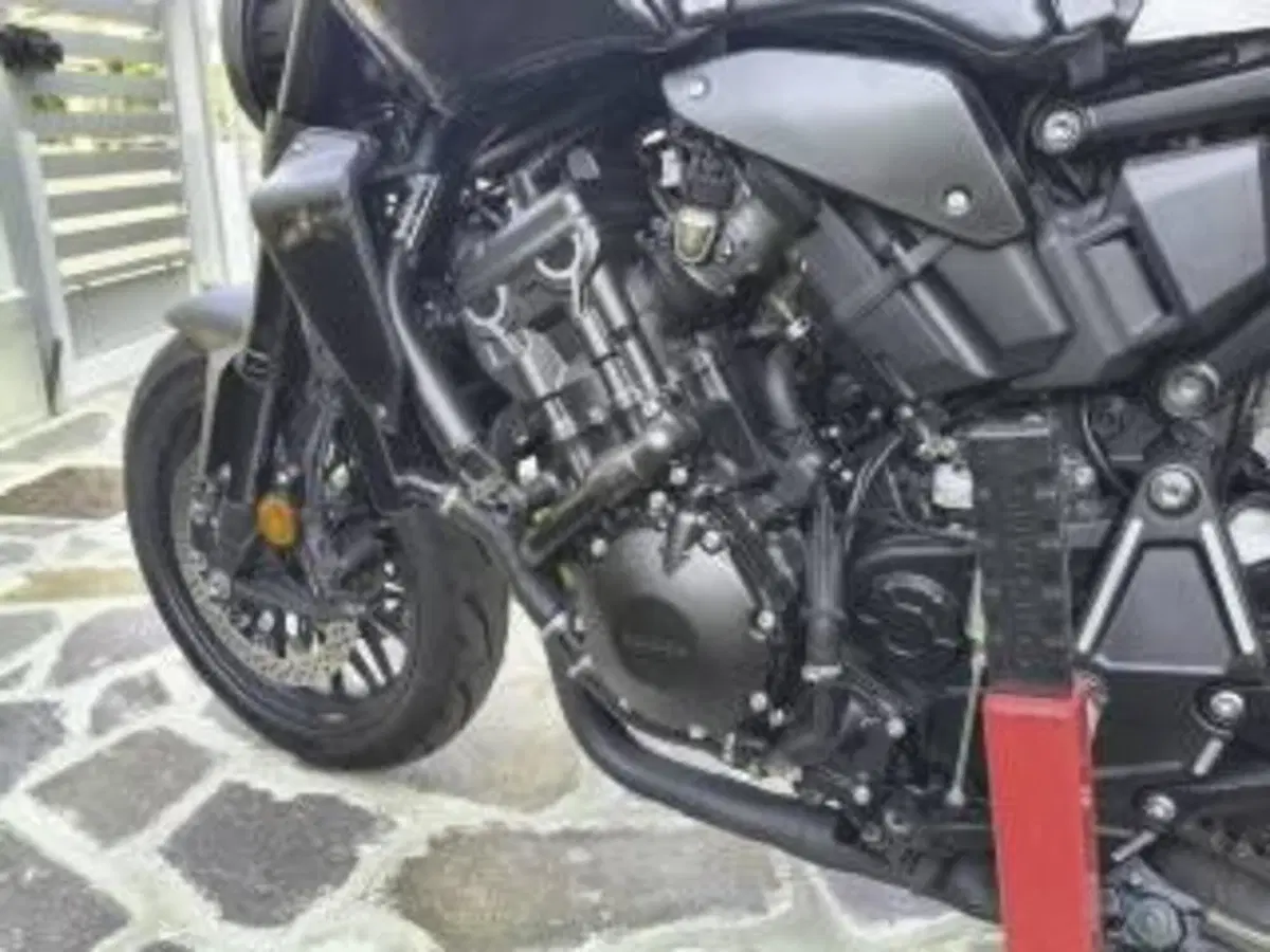 Honda CB 1000 R Black Edition (2021 - 25) (12)