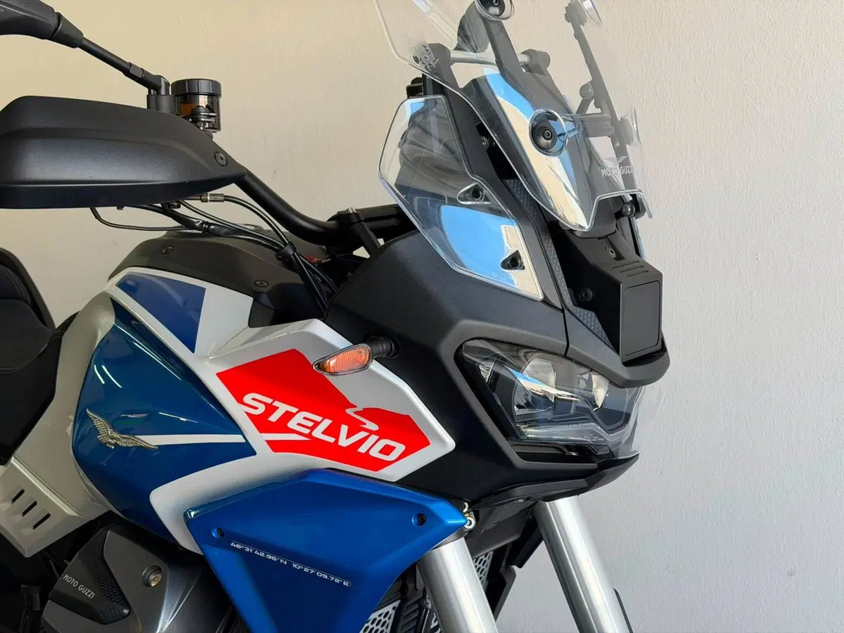 Moto Guzzi Stelvio Duecento Tributo (2025 - 26) (2)