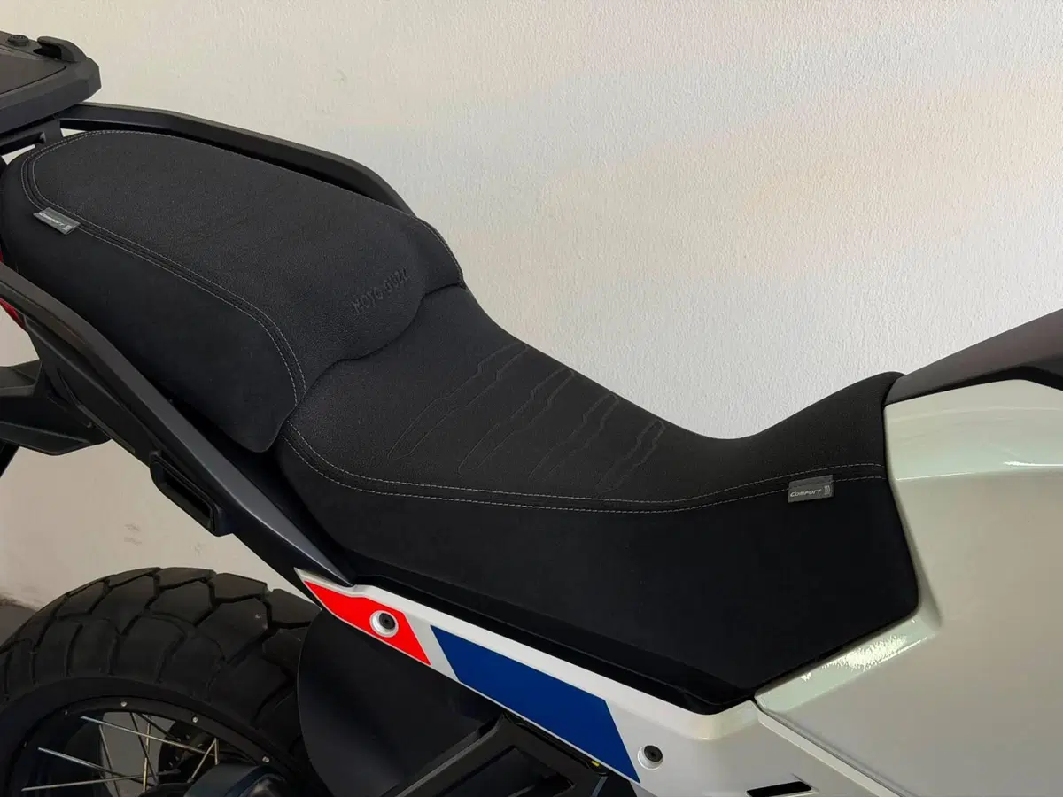 Moto Guzzi Stelvio Duecento Tributo (2025 - 26) (3)