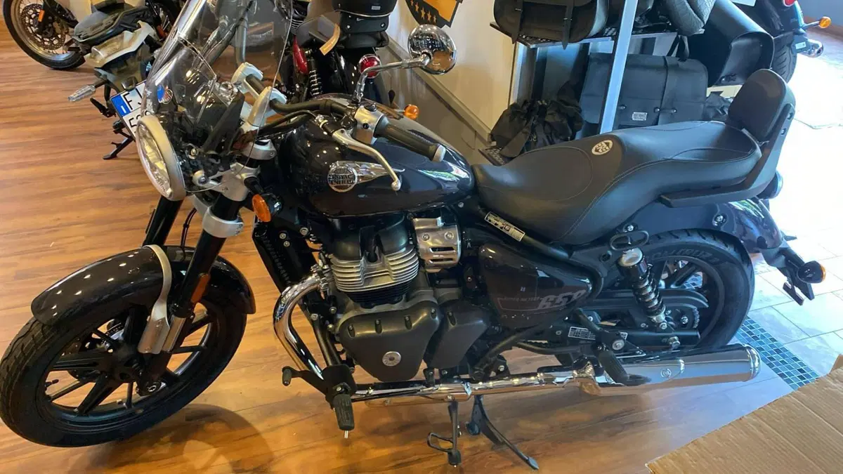 Royal Enfield Super Meteor 650 (2023 - 26) (2)