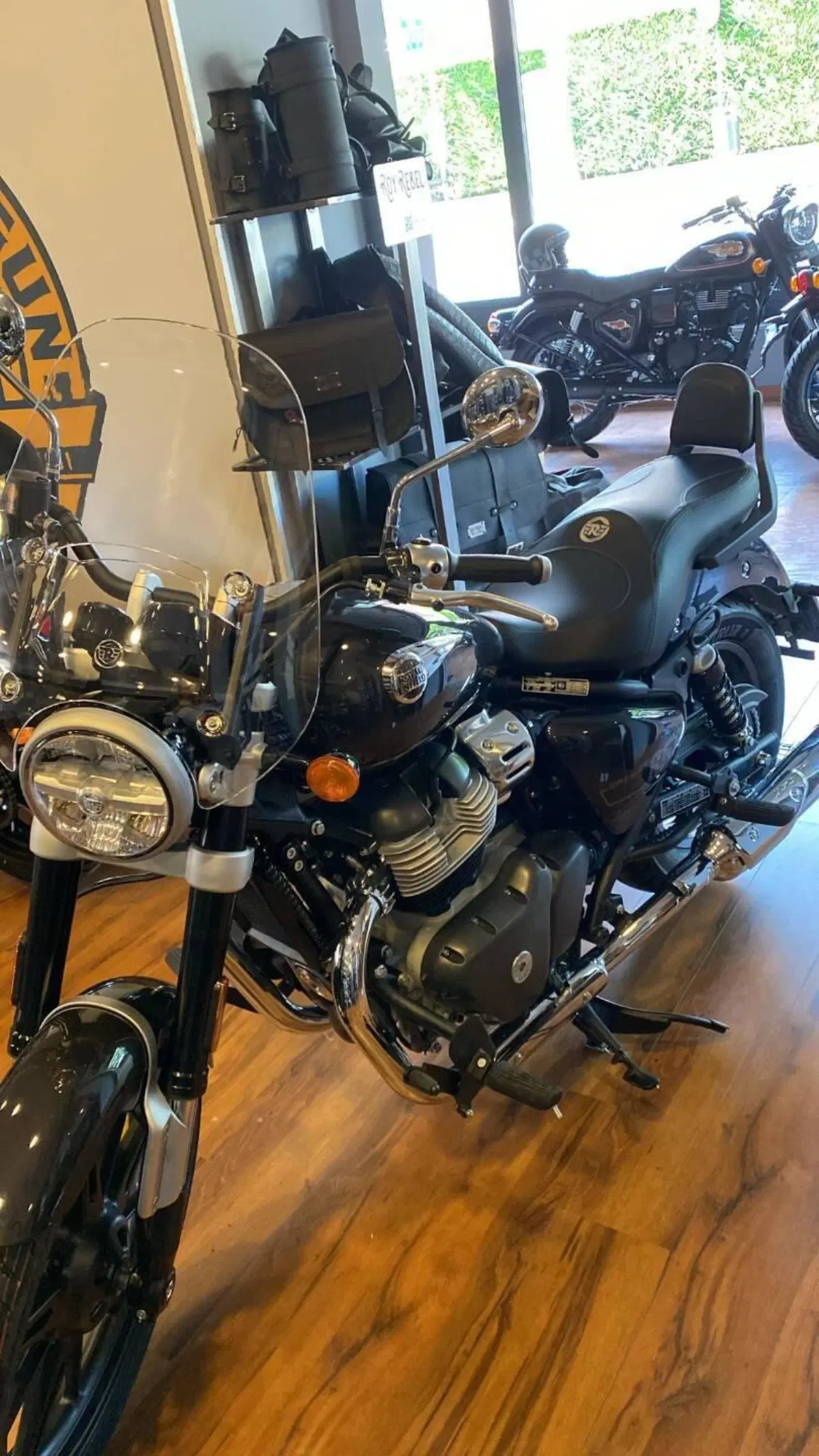 Royal Enfield Super Meteor 650 (2023 - 26) (3)