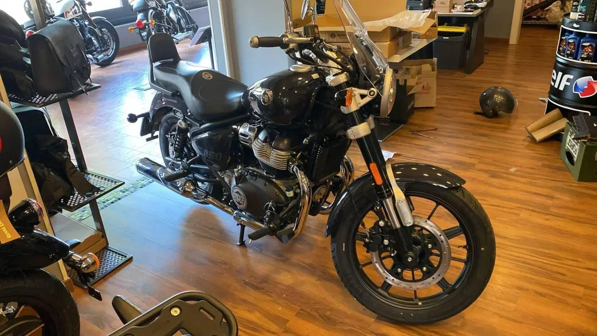 Royal Enfield Super Meteor 650 (2023 - 26) (4)