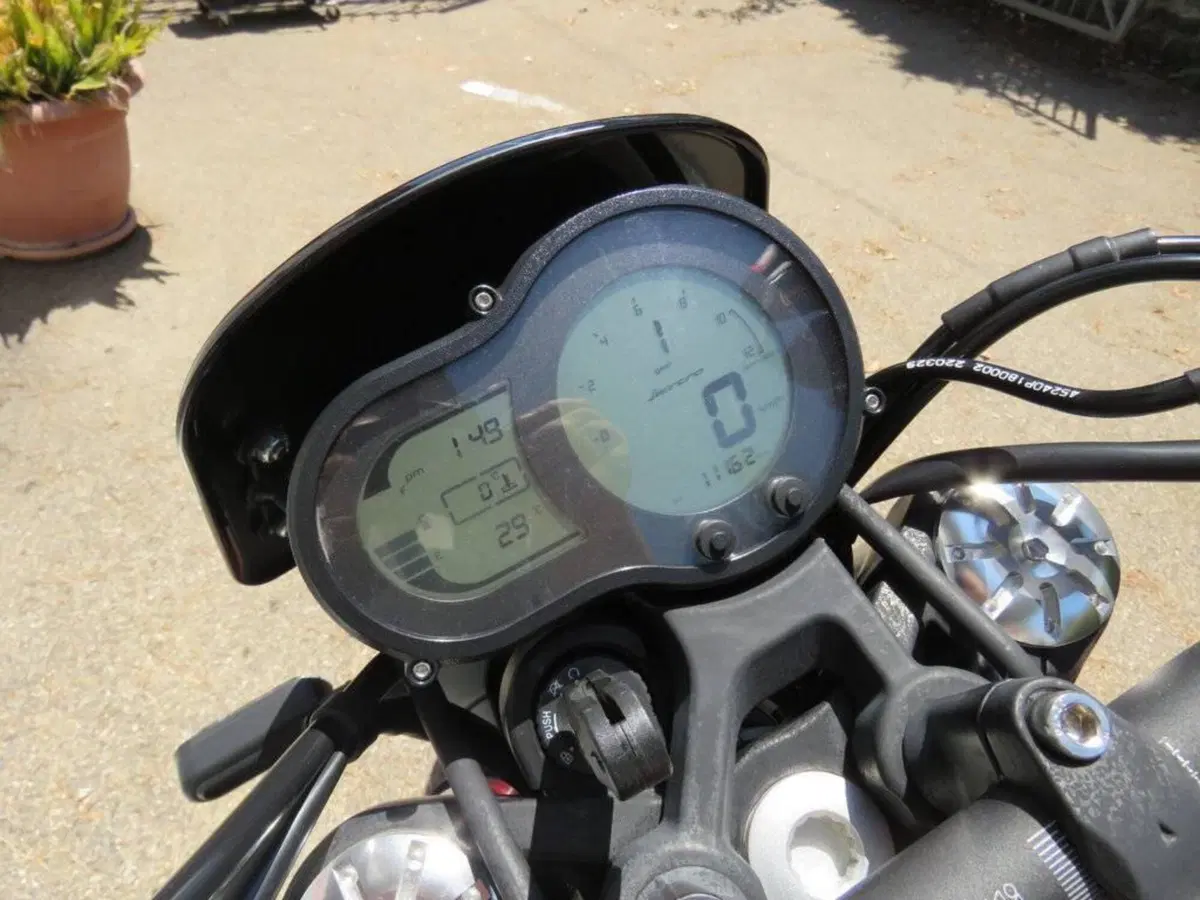 Royal Enfield Interceptor 650 (2021 - 26) (15)