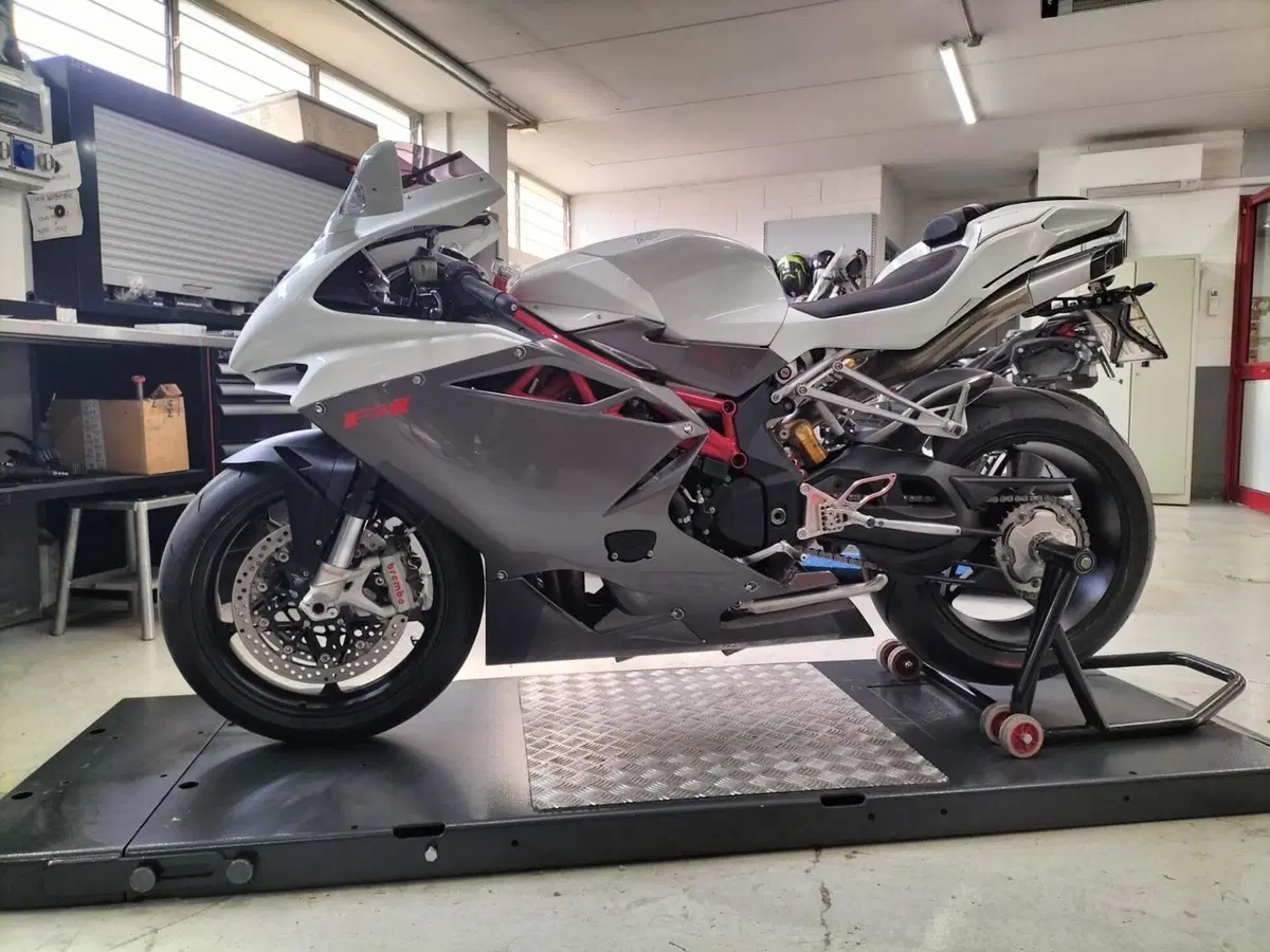 MV Agusta F4 1000 (2010 - 15) (2)