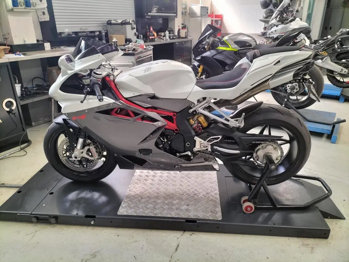 MV Agusta F4 1000 (2010 - 15) (3)