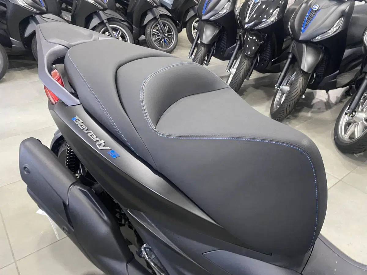 Piaggio Beverly 400 S (2025 - 26) (5)