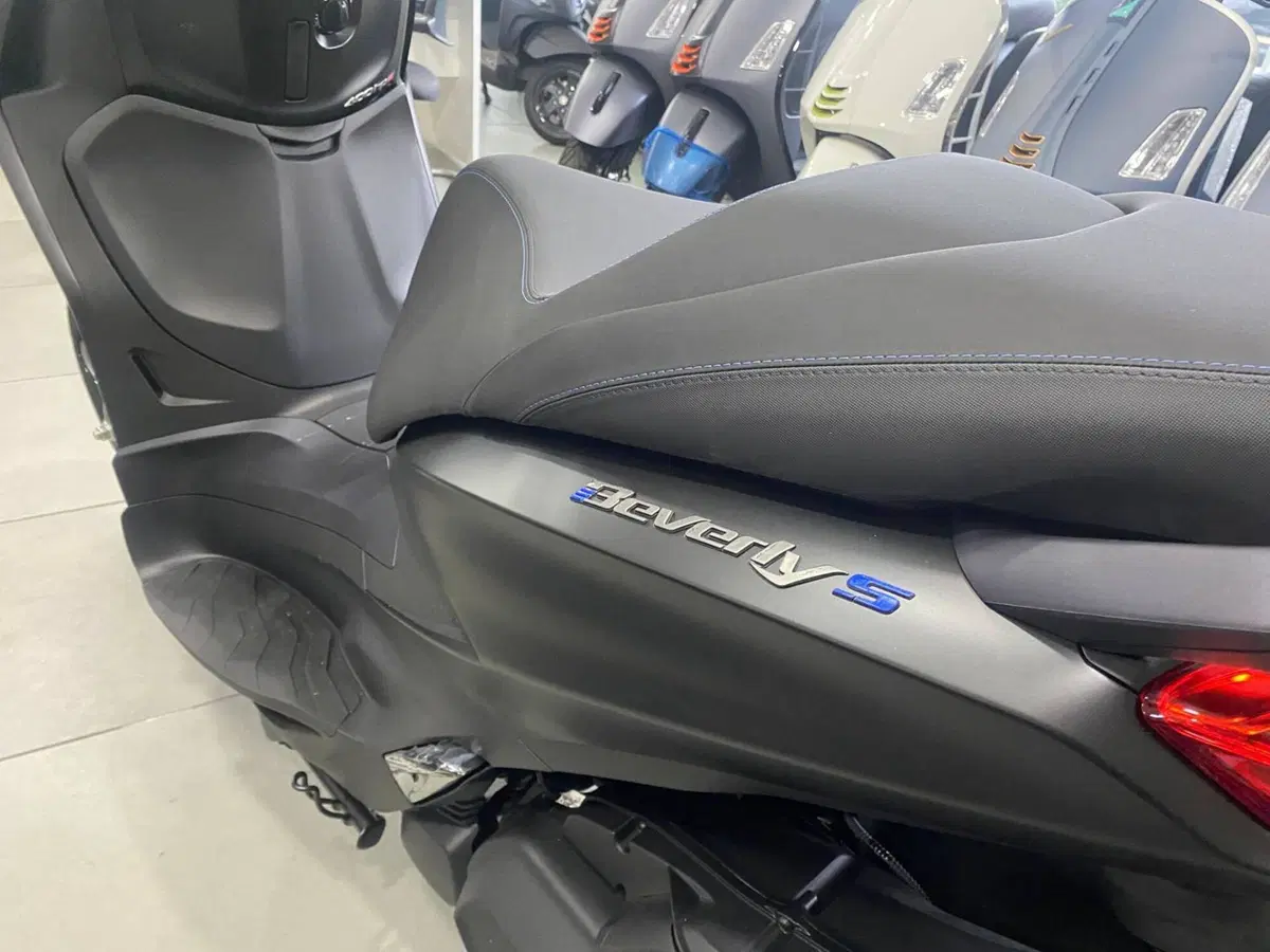 Piaggio Beverly 400 S (2025 - 26) (6)
