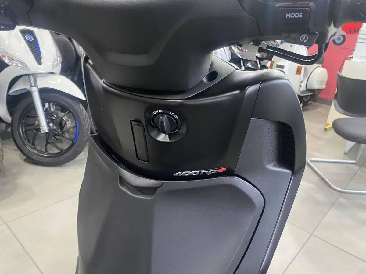 Piaggio Beverly 400 S (2025 - 26) (7)