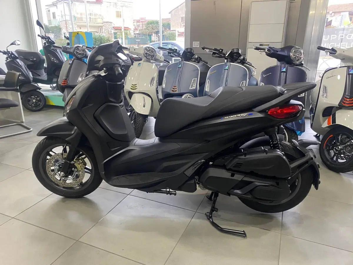 Piaggio Beverly 400 S (2025 - 26) (2)