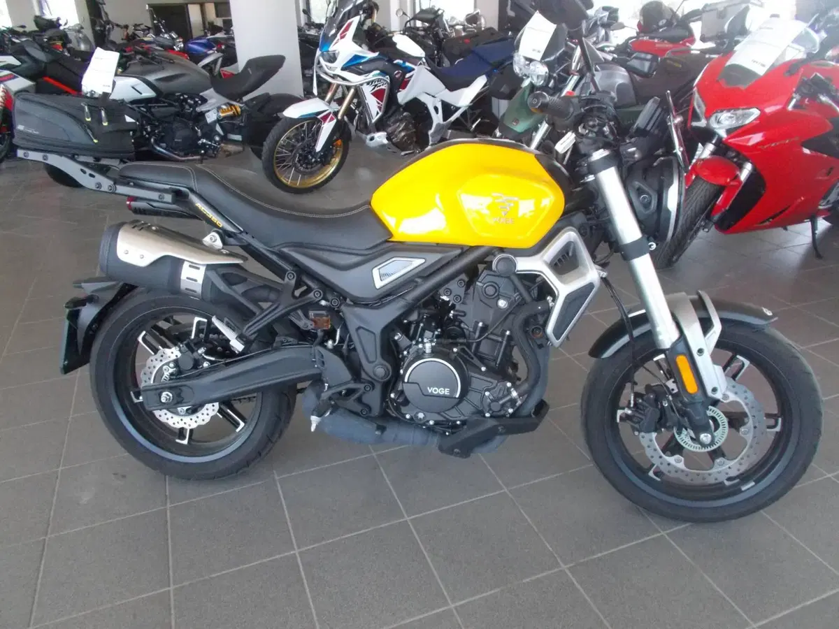 Voge Trofeo 350AC (2022 - 26) (2)