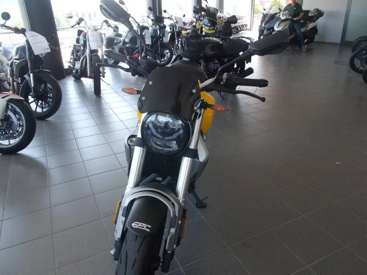 Voge Trofeo 350AC (2022 - 26) (5)