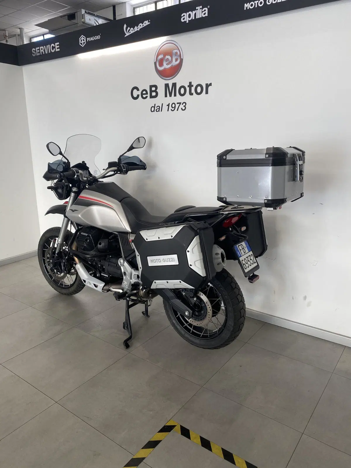 Moto Guzzi V85 TT Travel (2021 - 23) (6)