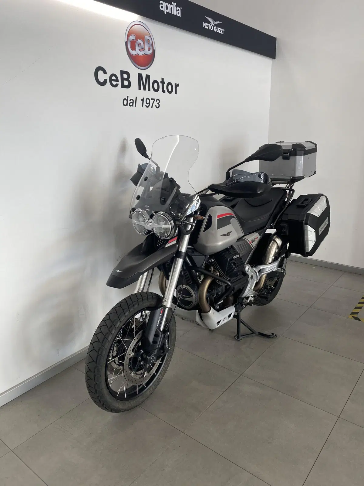 Moto Guzzi V85 TT Travel (2021 - 23) (7)