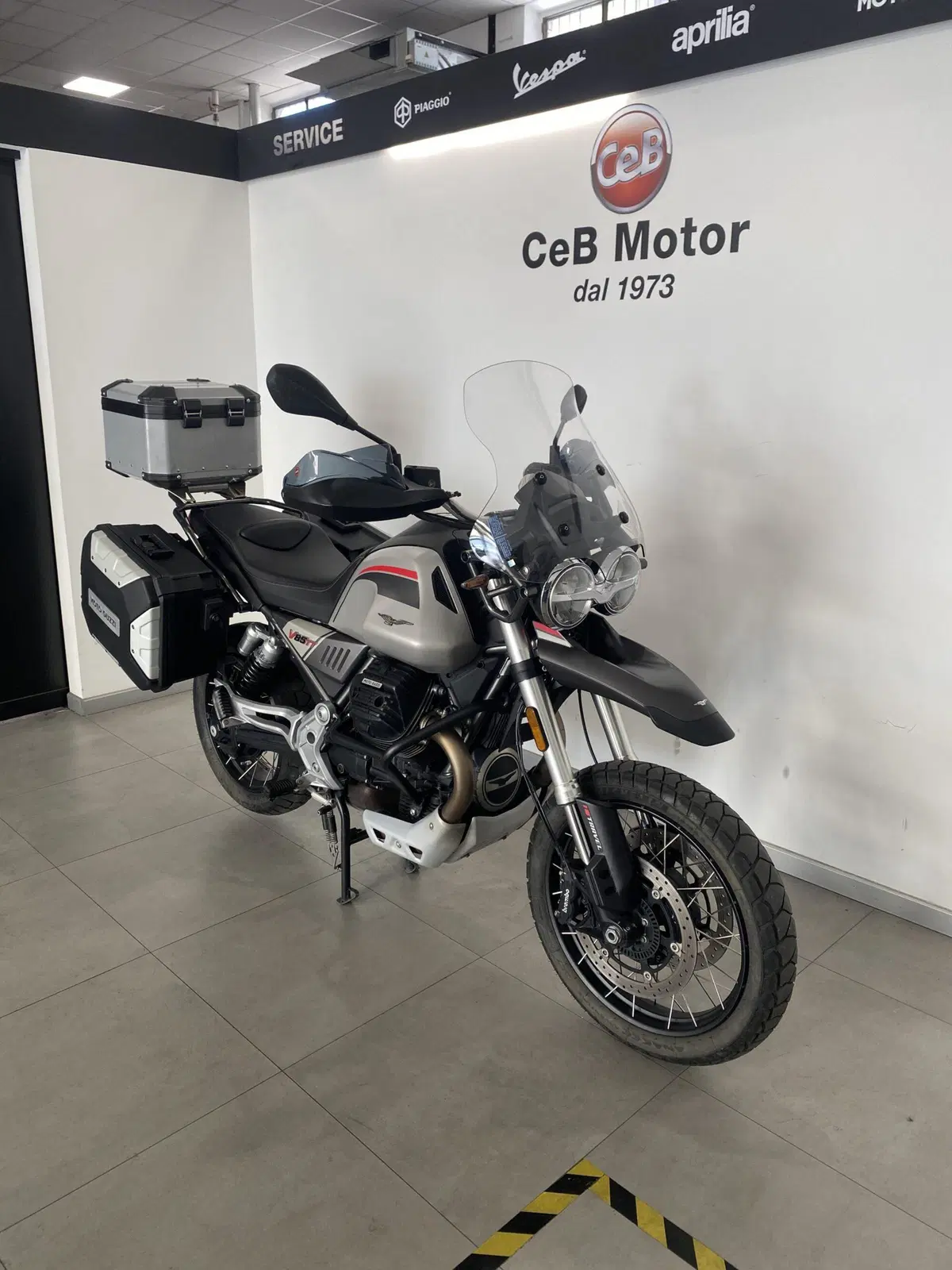 Moto Guzzi V85 TT Travel (2021 - 23) (9)