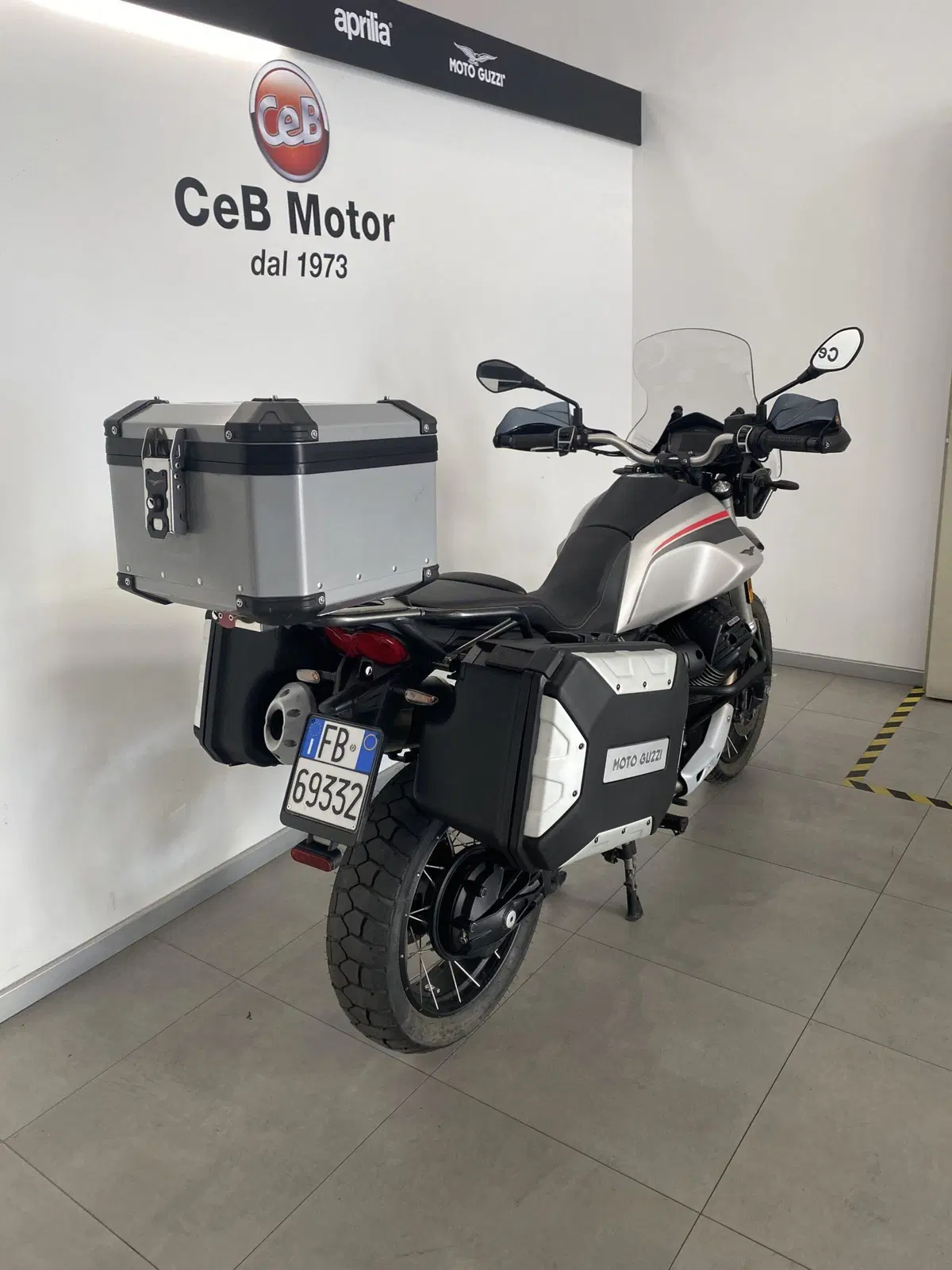 Moto Guzzi V85 TT Travel (2021 - 23) (10)
