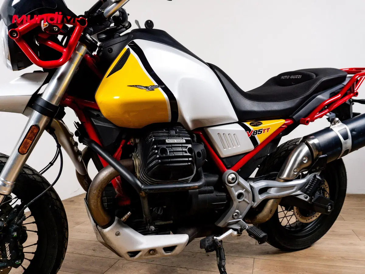 Moto Guzzi V85 TT Evocative Graphics (2019 - 20) (9)