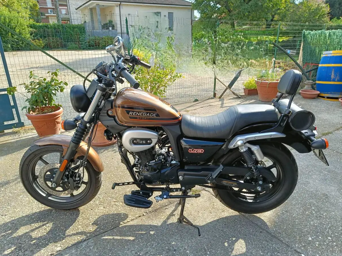 Um Italia Renegade Sport 125 (2019 - 22) (2)