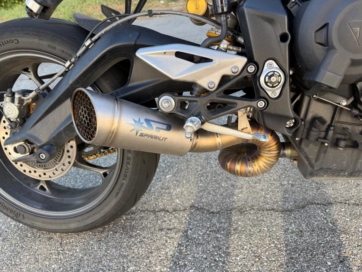 Triumph Street Triple 765 RS (2023 - 26) (4)