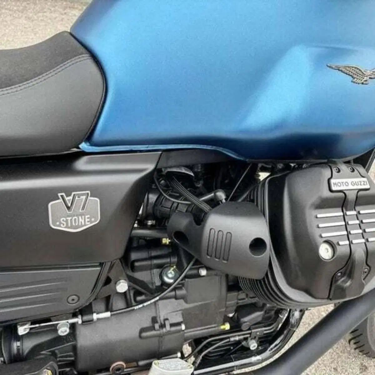 Moto Guzzi V7 Stone (2025 - 26) (16)