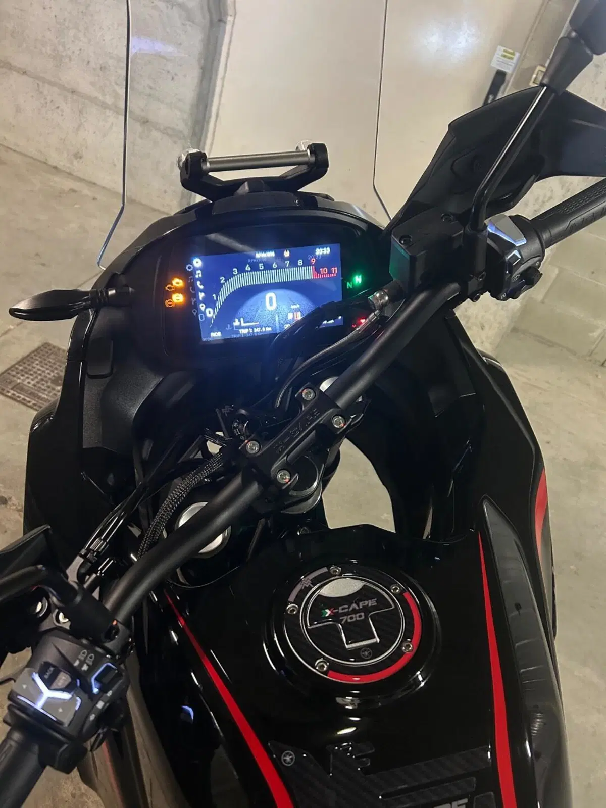 Moto Morini X-Cape 700 Gold Edition (2025 - 26) (10)