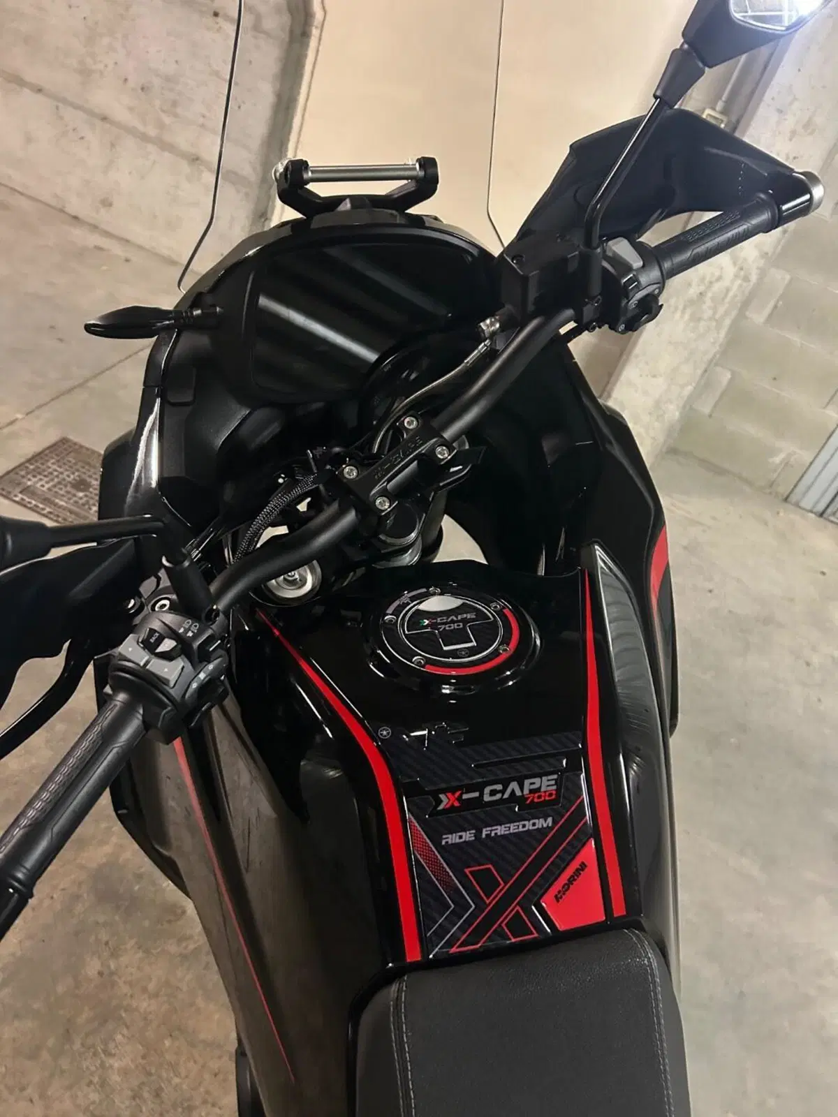 Moto Morini X-Cape 700 Gold Edition (2025 - 26) (11)