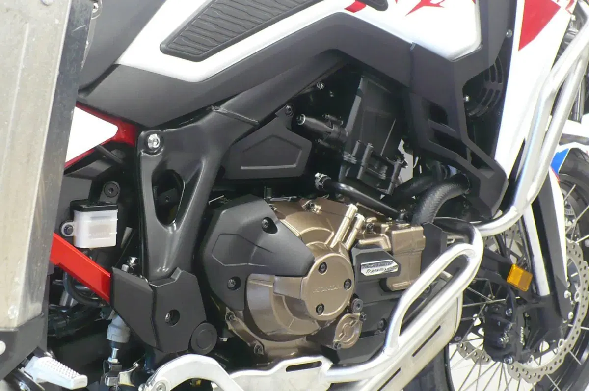 Honda Africa Twin CRF 1100L ES DCT (2024 - 26) (8)