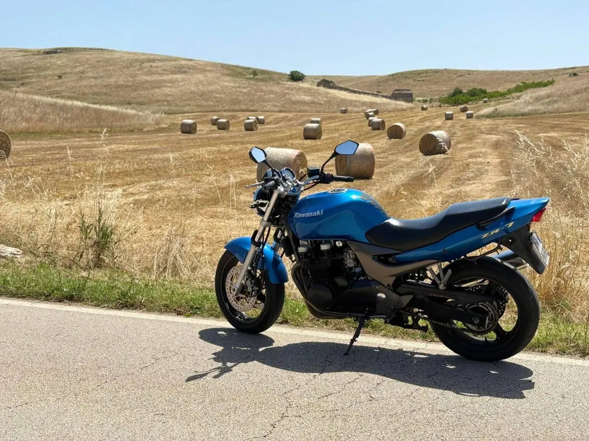 Kawasaki ZR7