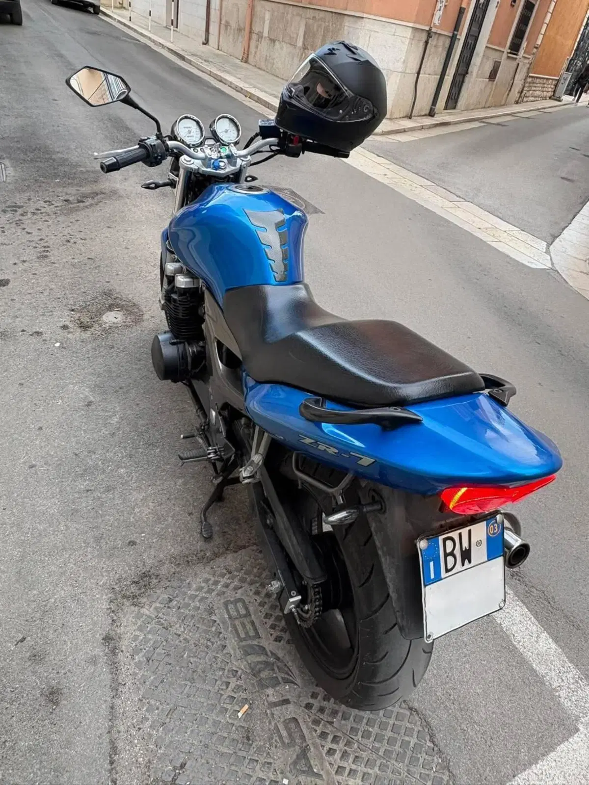 Kawasaki ZR7 (7)