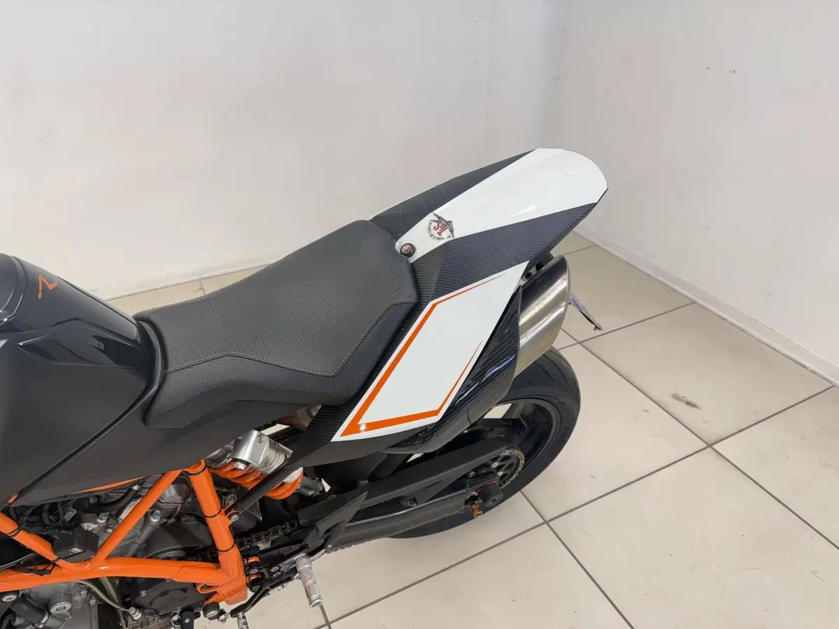 KTM 990 Super Duke R (2009 - 11) (9)