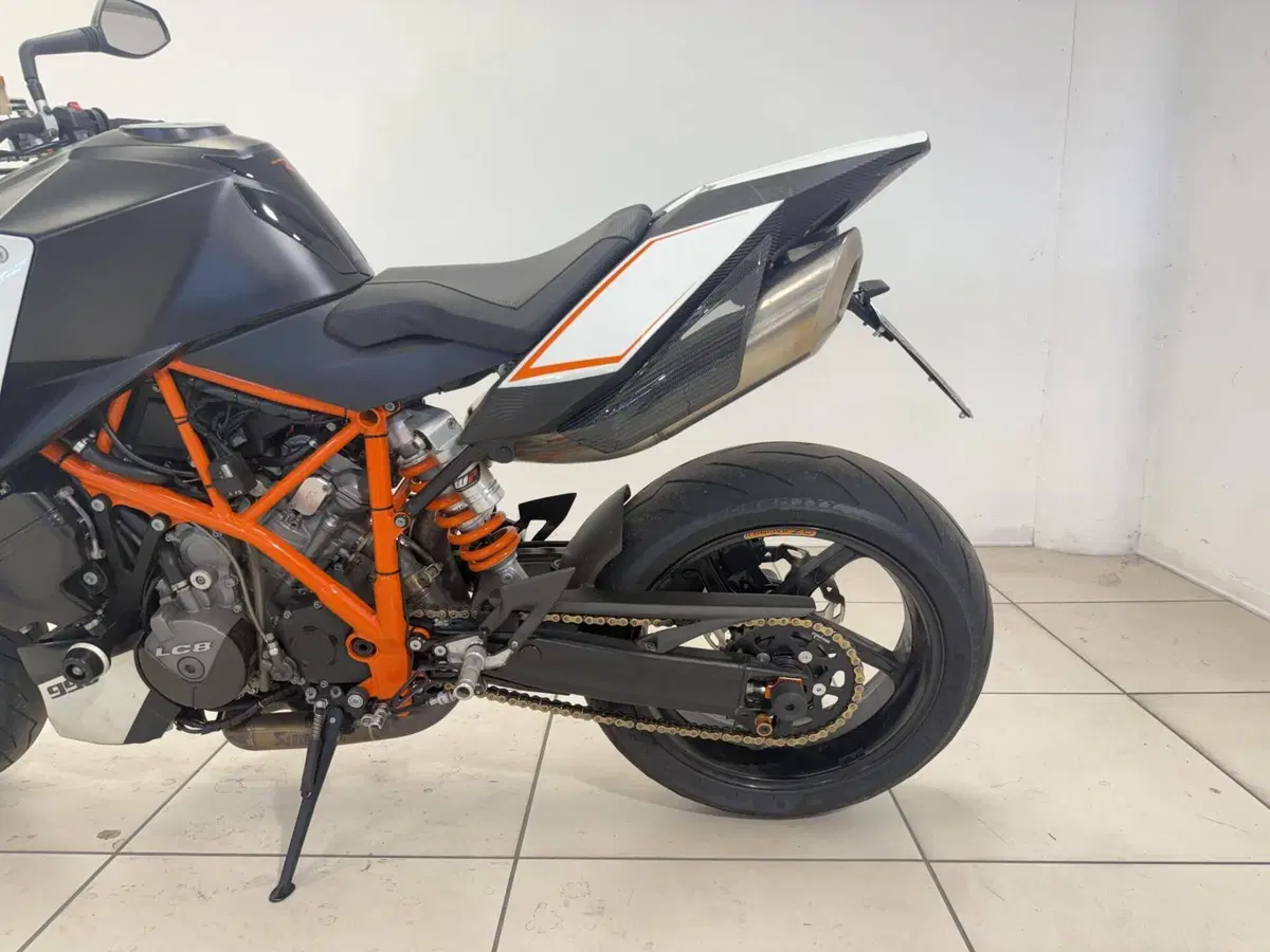 KTM 990 Super Duke R (2009 - 11) (14)