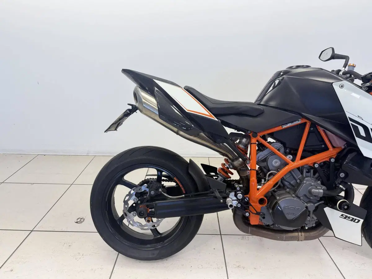 KTM 990 Super Duke R (2009 - 11) (17)