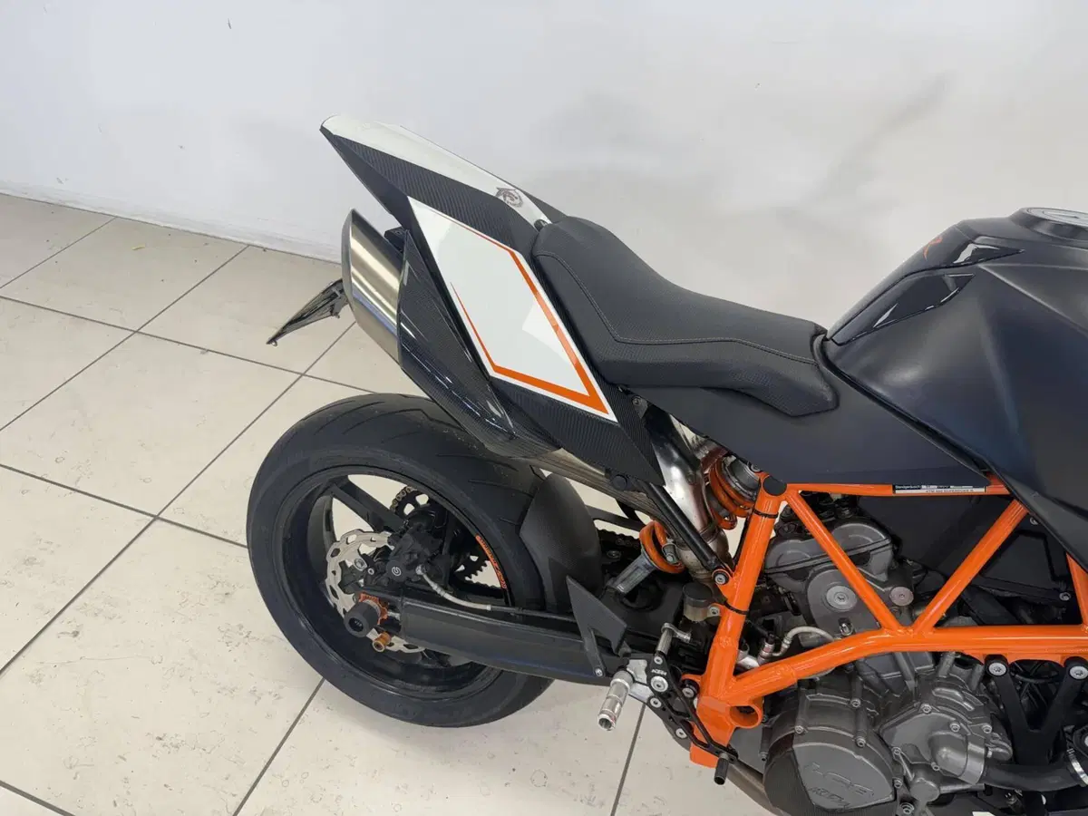 KTM 990 Super Duke R (2009 - 11) (18)
