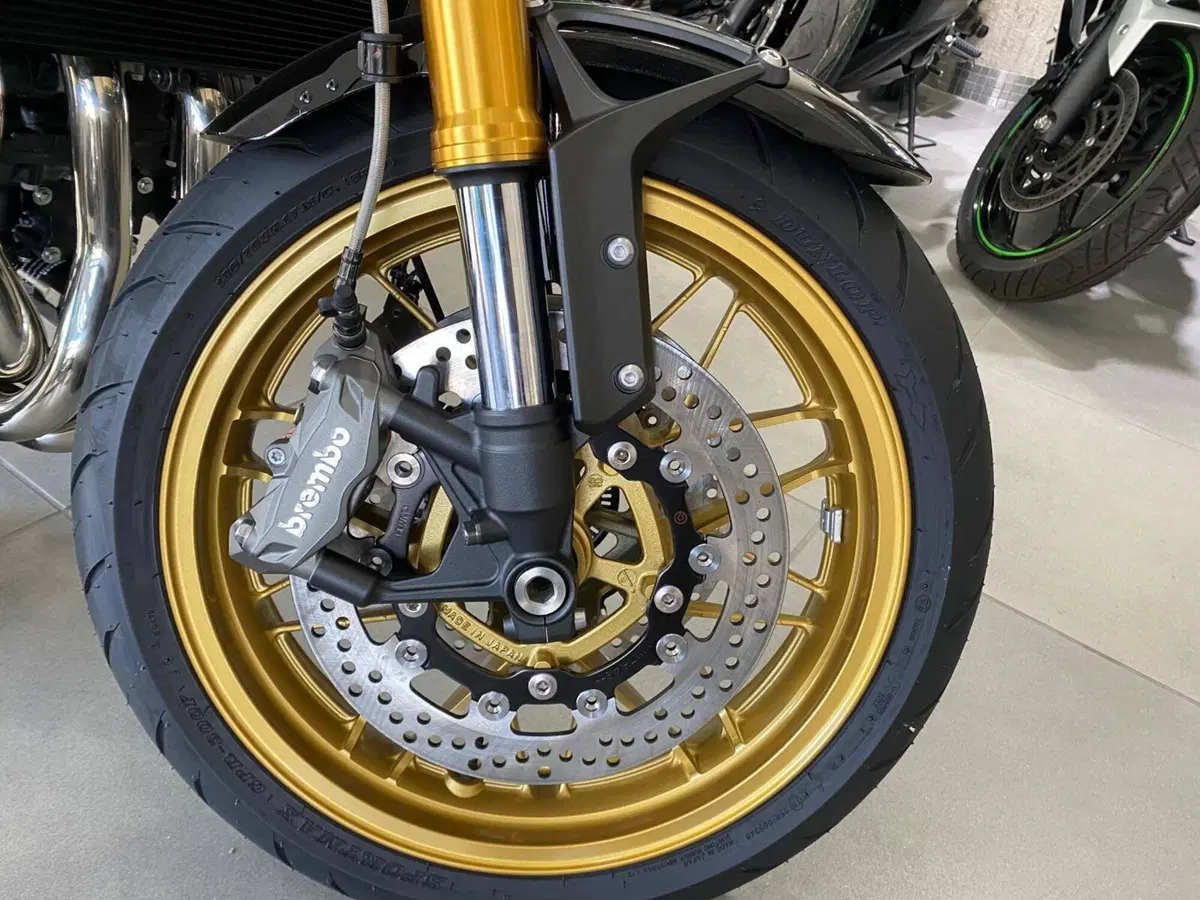 Kawasaki Z 900 RS SE (2026) (9)
