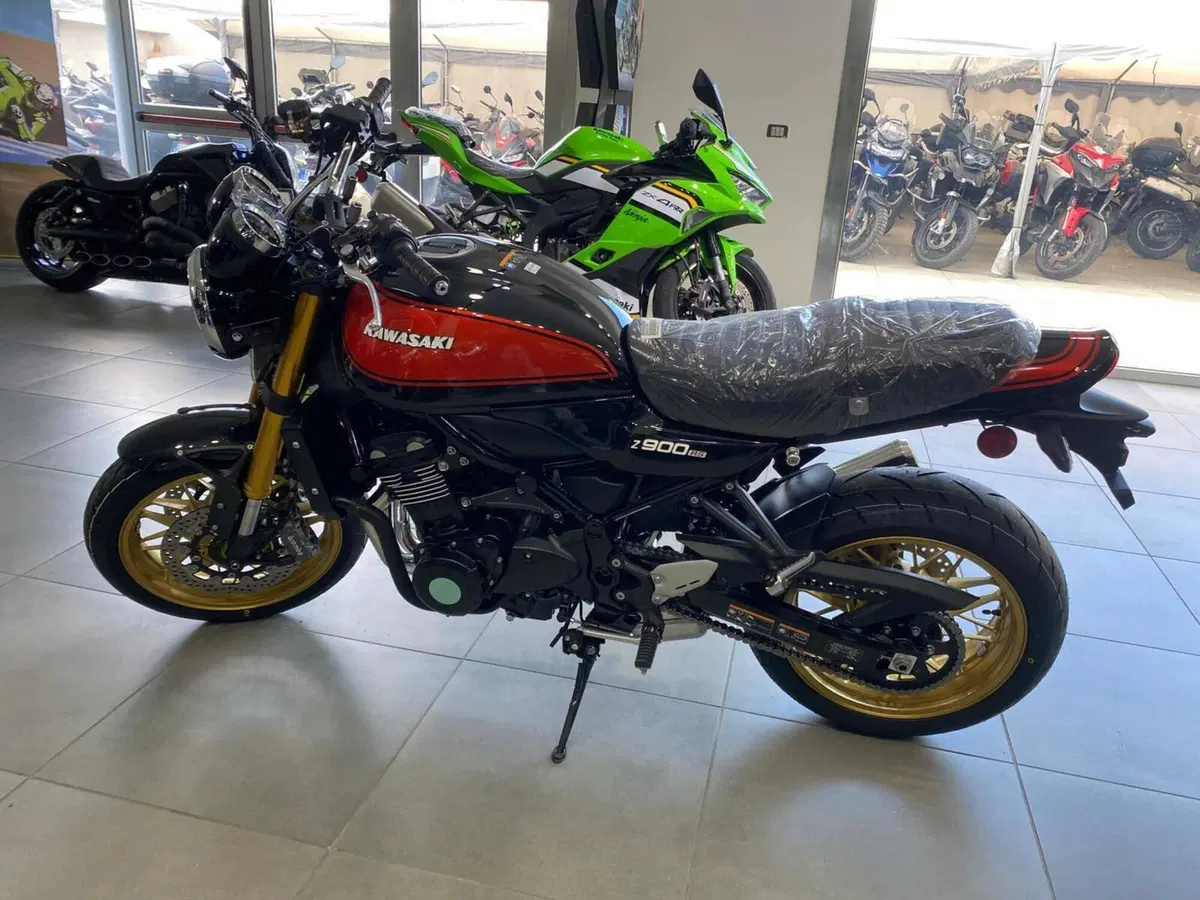 Kawasaki Z 900 RS SE (2026) (3)