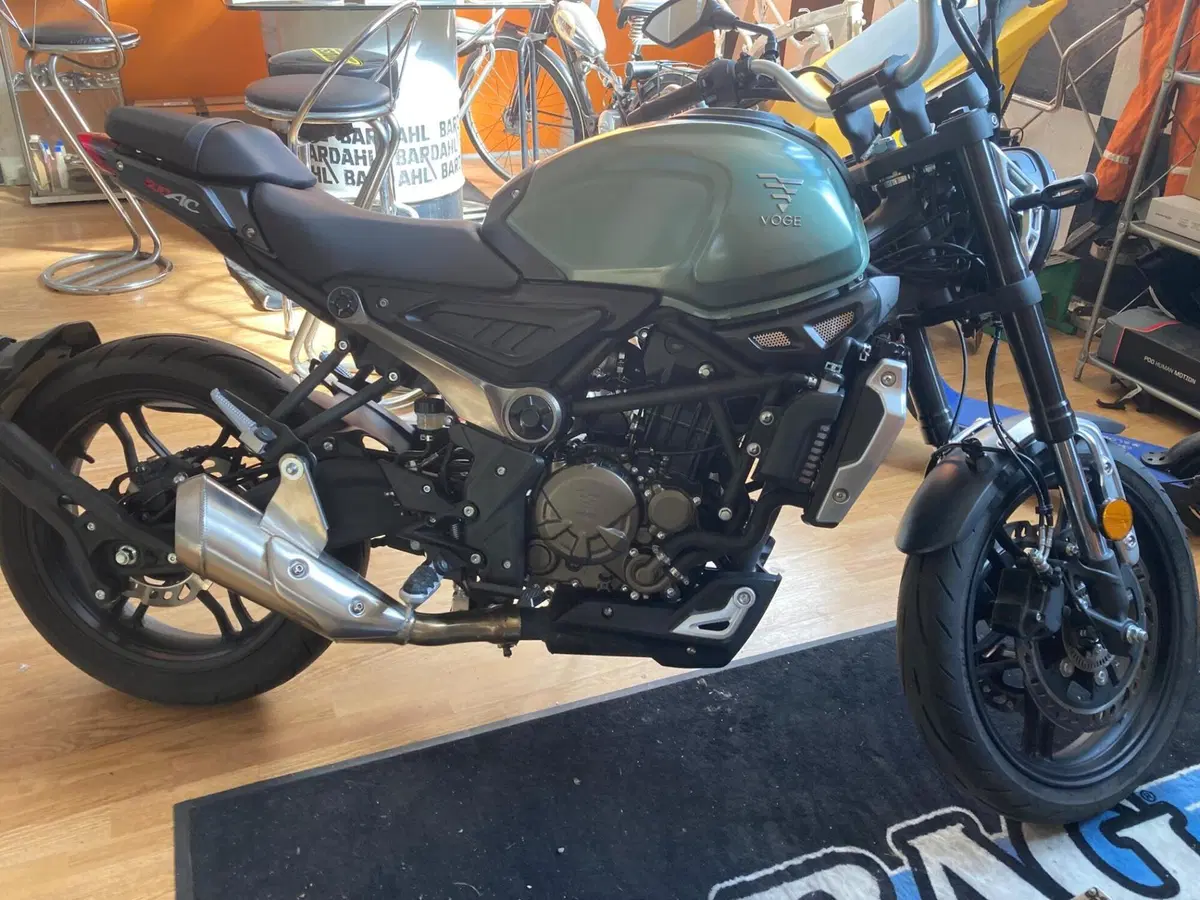 Voge Trofeo 300AC (2021 - 26) (2)