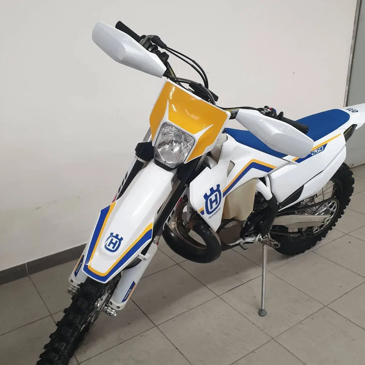Husqvarna TE 250 Heritage (2023) (4)