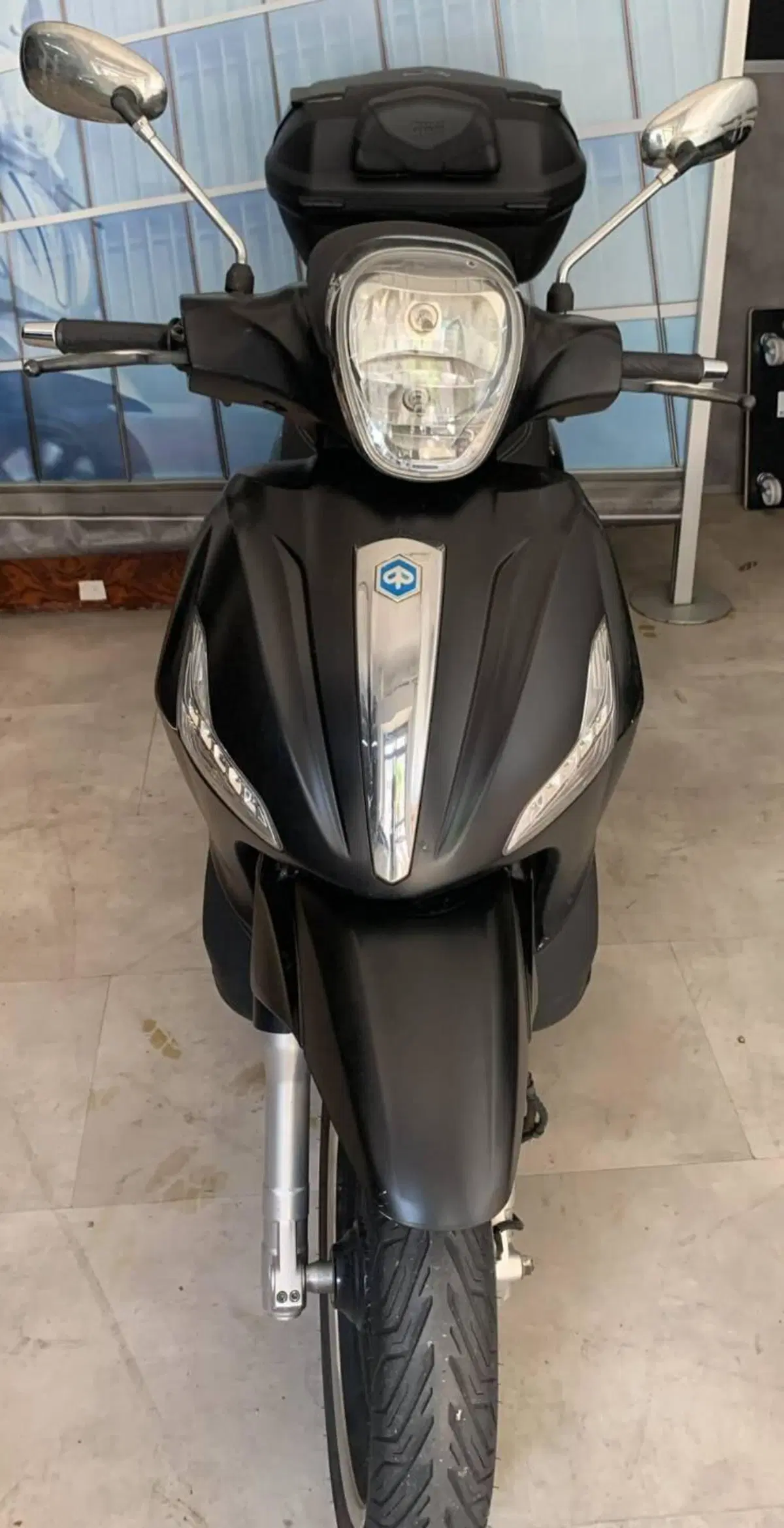 Piaggio Beverly 300 i.e. Police ABS-ASR (2017 - 20) (2)