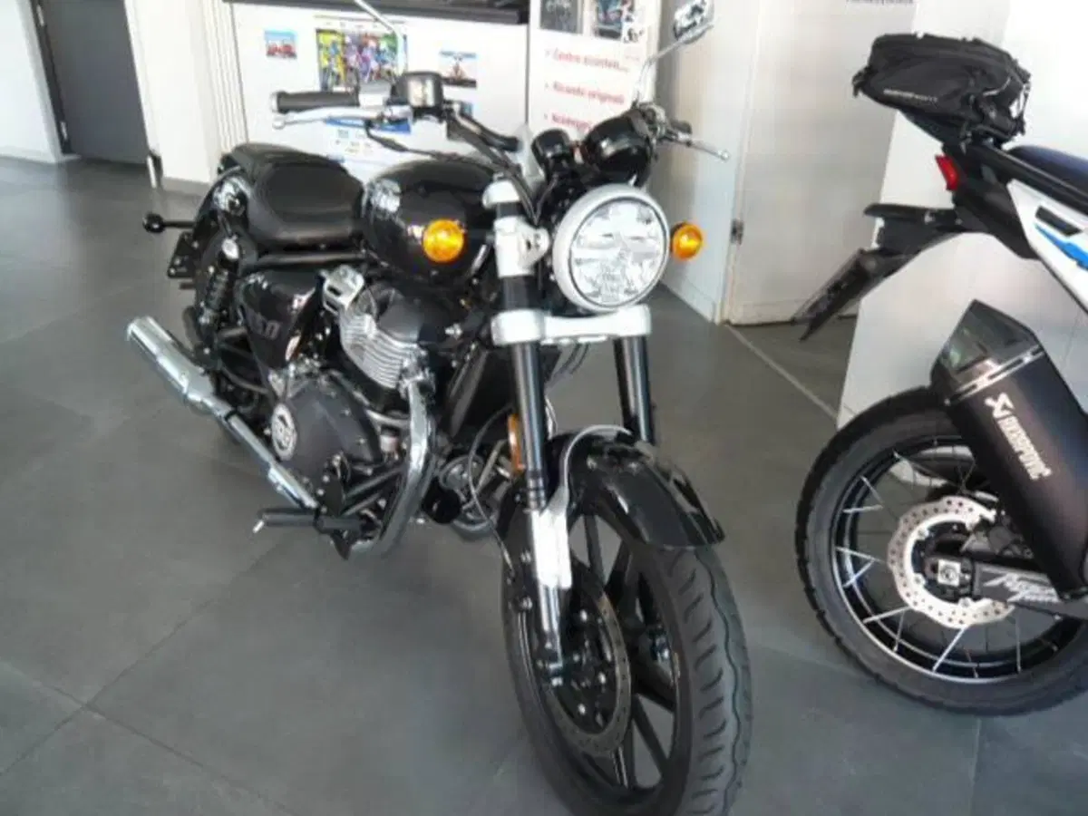 Royal Enfield Super Meteor 650 (2023 - 26) (2)