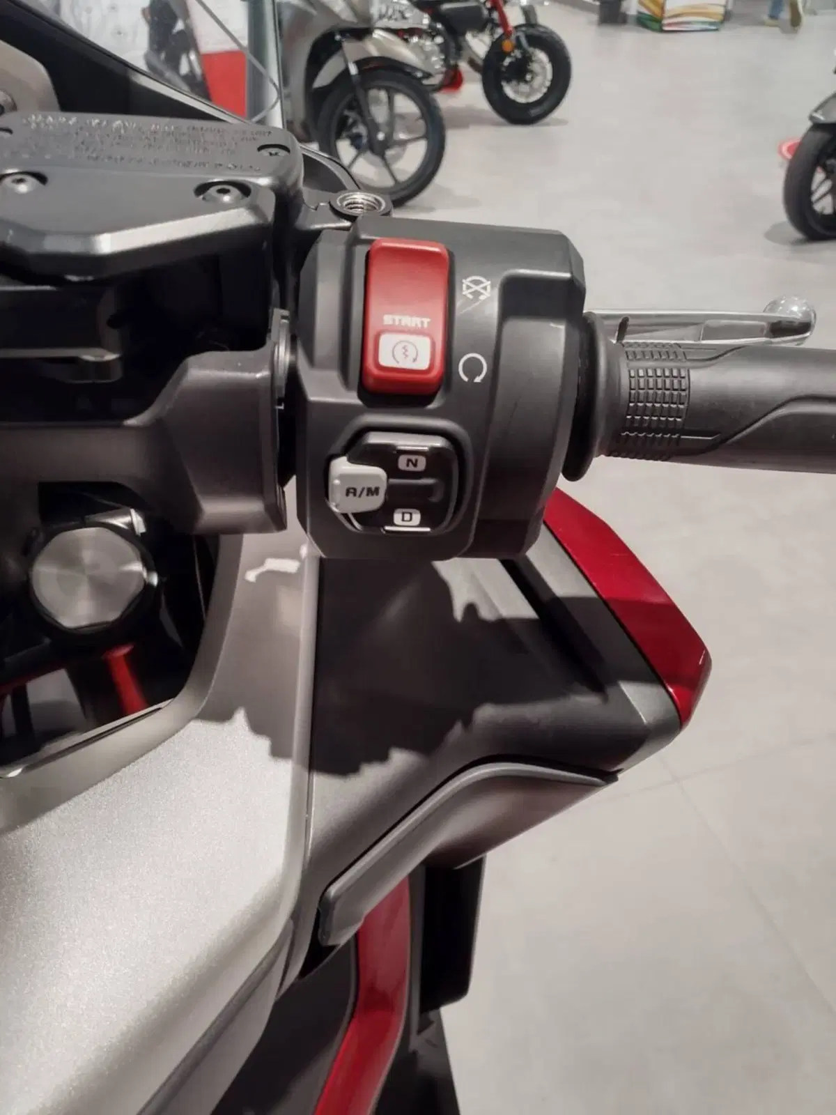 Honda Forza 750 DCT (2021 - 24) (8)