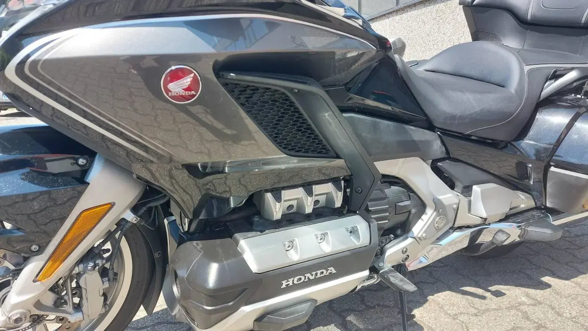 Honda GL 1800 Gold Wing DCT Tour (2020) (2)