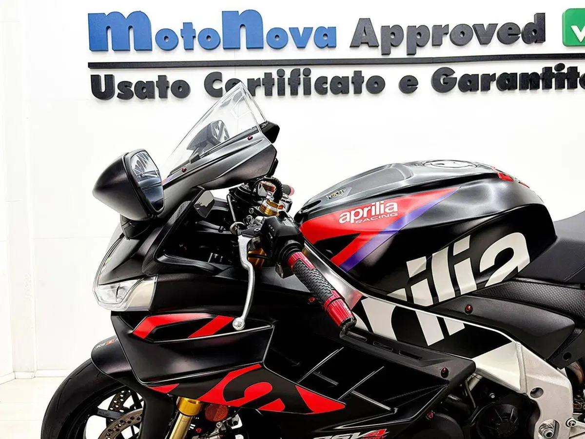 Aprilia RSV4 1100 Factory (2021 - 24) (13)
