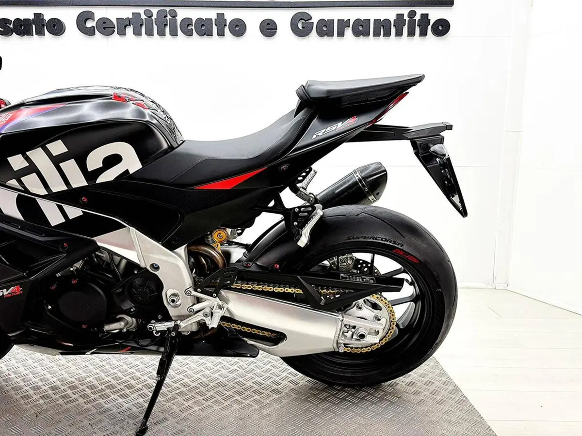 Aprilia RSV4 1100 Factory (2021 - 24) (16)