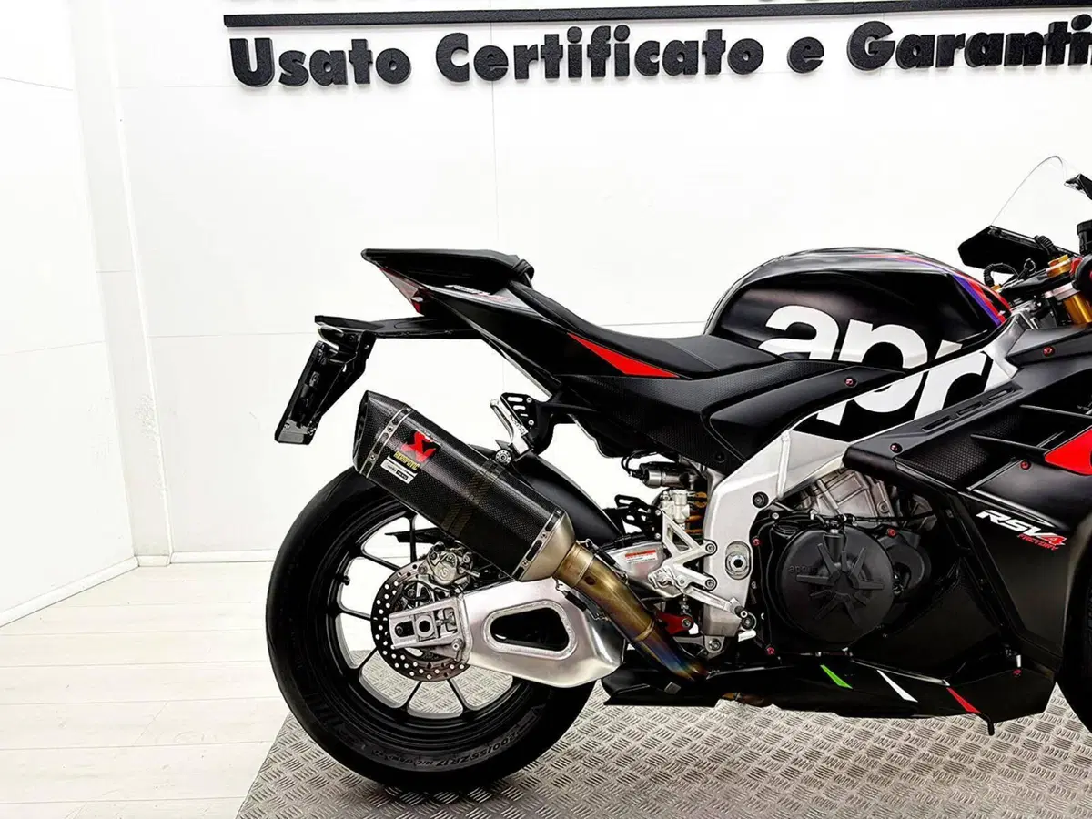 Aprilia RSV4 1100 Factory (2021 - 24) (7)