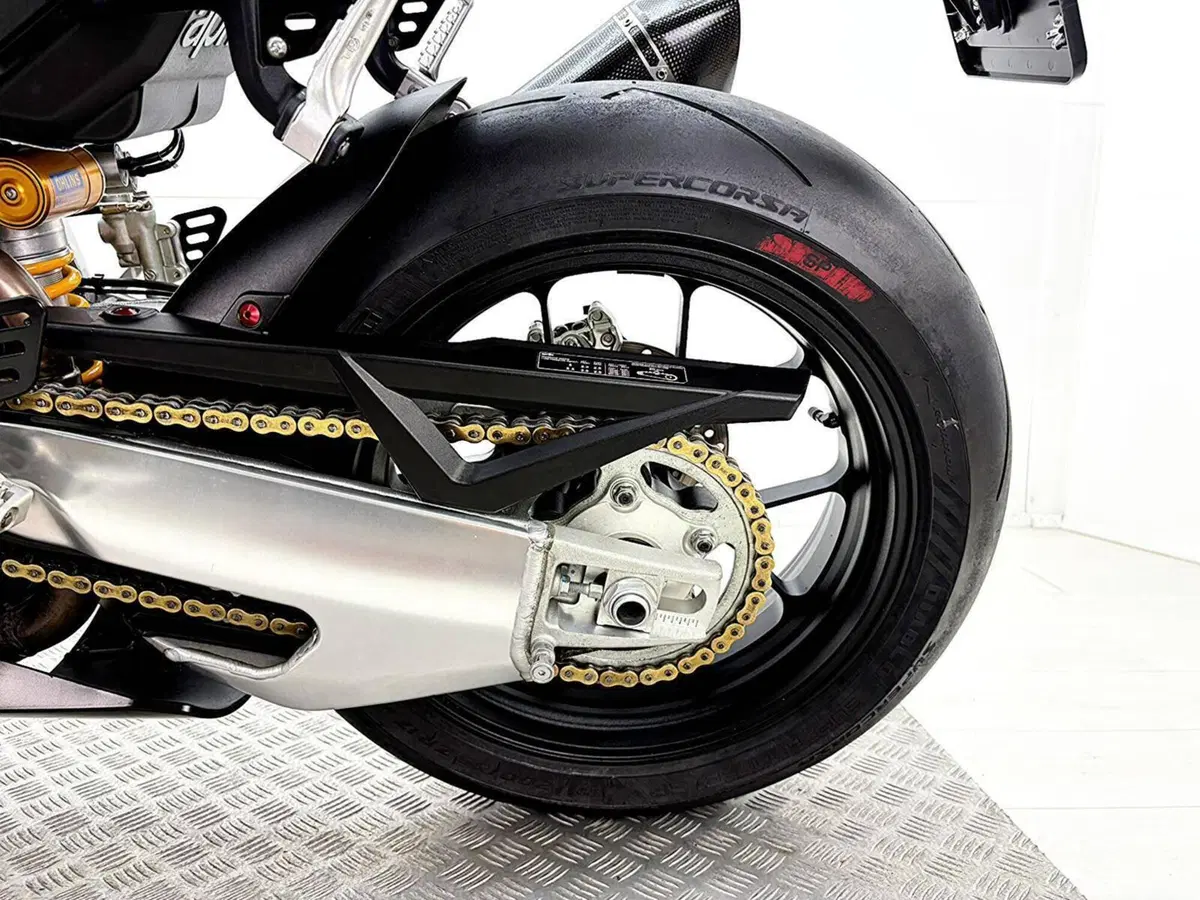 Aprilia RSV4 1100 Factory (2021 - 24) (17)