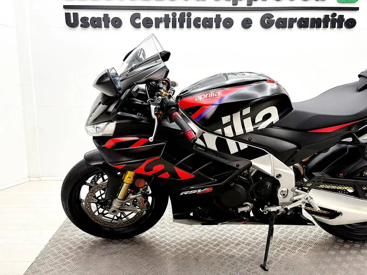 Aprilia RSV4 1100 Factory (2021 - 24) (14)